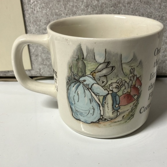 Peter rabbit nursery set by Wedgwood - Picture 10 of 12